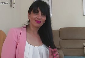 پسر عموی لاتینا گربه را در وب کم خیس می کند
