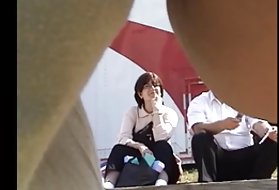 زرق و برق در ساحل در حالی که علامت گذاری یک فاحشه فوق العاده است