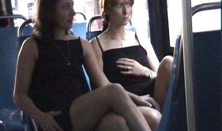 Ibu rumah tangga dengan pantat yang benar-benar terbuka