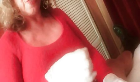 Ibu dan anak bersemangat menonton film porno