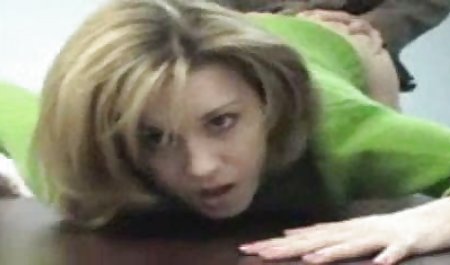 Ayam hitam tetangganya secara brutal menghancurkan