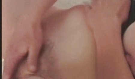 Paman dengan banyak wajah mencari gadis-gadis untuk bercinta di pantai