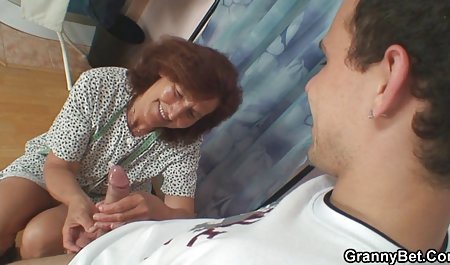 Wanita muda Meksiko diserahkan secara anal dan per vaginam