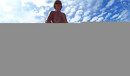 Berdada penuh gairah memberi kepada kekasihnya memecahkan vaginanya!