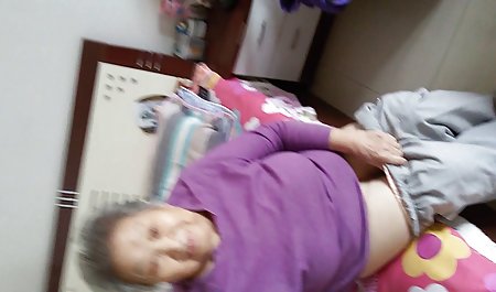 Milf menikmati ayam dua puluhan mencapai orgasme!