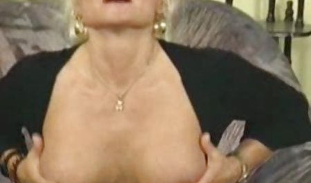 Jimat seorang guru babi menjilati kaki kotor pupilnya!