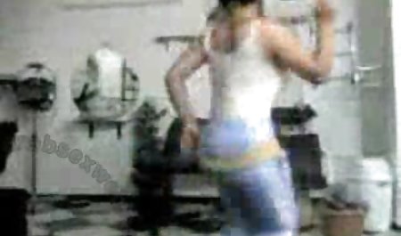 Julia Ann mengendarai yogurt dengan amarah