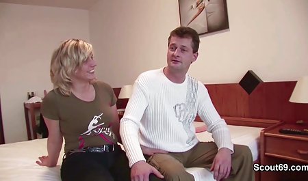 Trio gadis muda berambut pirang dan berambut merah