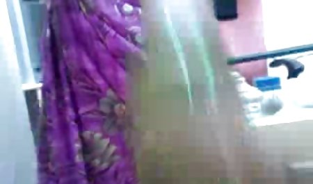 MILF Spanyol boneka mendapat pacarnya di porno