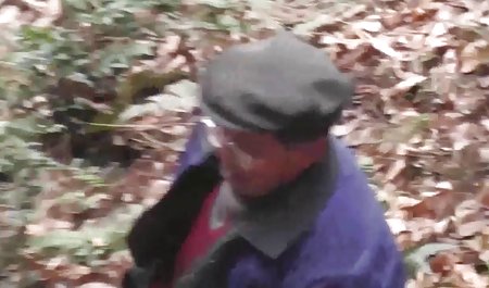 Fat mature digoda oleh pria muda di pantai