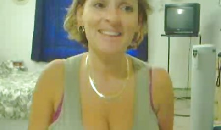 Dua pirang sangat sluts berbagi ayam