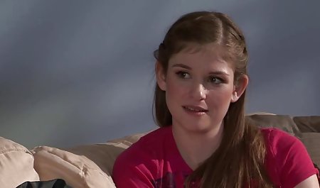 それは美しいです！夫は彼女を性交し、彼女の猫にザーメンを詰める