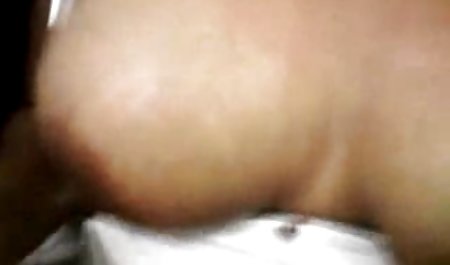 虐待的な上司は若い従業員とセックスをしています