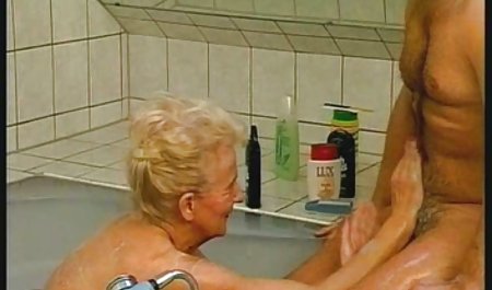 祖父母は孫娘をひどく養育します。古いものは近親相姦です！