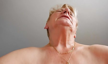 あなたは非常に悪い妹です、私はあなたを罰するつもりです