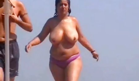 彼女の従業員を屈辱にし、彼女を雌犬のように扱う
