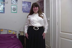 एमेच्योर और परिपक्व, माँ की भूख लगी है ।  घड़ी ऑनलाइन पुरुषों अश्लील