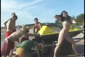 , समुद्र तट पर अश्लील युवा डाउनलोड