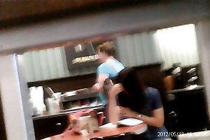 दिखा रहा है, की दुकान पर अश्लील वीडियो डाउनलोड