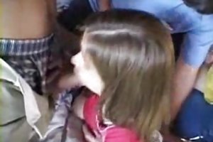 प्यारा किशोर ऊपर उठाया और हो जाता है लिंग मुखमैथुन और फेशियल अश्लील चिकित्सक डाउनलोड