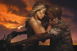 किम हाँ, तुम गंदा फूहड़ अश्लील घड़ी ऑनलाइन सेक्स के लिए मजबूर