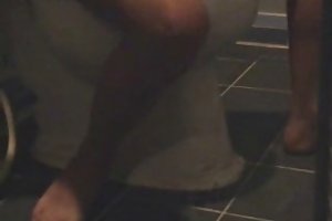 वह पुरुष किशोर फिल्म को देखने के लिए बड़ी माँ अश्लील