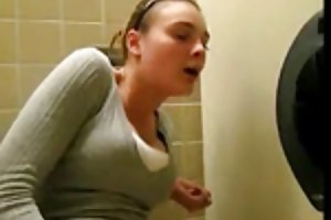 , एक सार्वजनिक शौचालय में देखो सुरक्षित अश्लील वीडियो