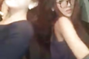 का लड़का लड़कियों को नृत्य में एक ट्रैफिक जाम खेल ब्लीच ऑनलाइन