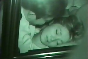 शौकिया कार के अंदर रूसी सेक्स सड़क पर