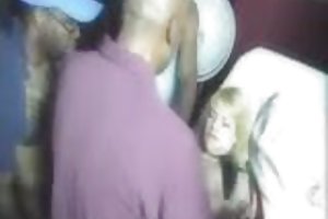 वयस्क थियेटर में गैंगबैंग डाउनलोड समलैंगिक अश्लील वीडियो