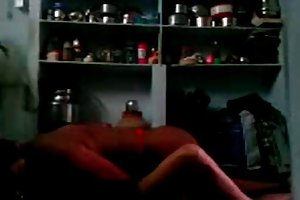 देसी आदमी रसोई में एक और महिला रसोई घर में VDO अश्लील रूसी फिल्में देखने के लिए