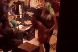 तुर्की नाइट क्लब - तुर्की लोक नृत्य सेक्स अश्लील तलाकशुदा माँ पर सेक्स