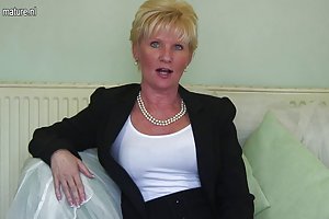 उत्तम दर्जे का परिपक्व युगल शरारती लग रहा है अश्लील धोखा दे रही माताओं