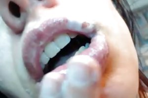 यह अपने खुद के सह मलाईदार अश्लील वीडियो शॉट्स