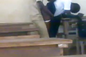 किशोर अफ्रीकी छात्रों को कक्षा में कमबख्त घड़ी रूसी घर का बना शौकिया अश्लील