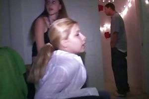 मिठाई पार्टी लड़कियों मुश्किल fucked और चूसने बड़ा मुर्गा देखो युवा अश्लील वीडियो जोड़ों