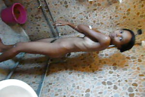 स्लिम काले किशोरों की बिल्ली के बाल काटे खेल लिसा सिम्पसन