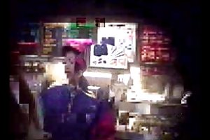 मैकडॉनल्ड्स पहने लड़की दूरदराज के कम्पन या उत्तेजना यन्त्र पोर्न मूवी बॉस घड़ी ऑनलाइन