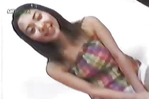 एशियाई प्यारा बेकार है और 1 रूसी पति और पत्नी