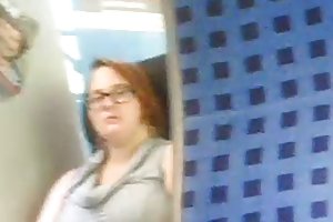 उसने मुझे बताया की ट्रेन टमटम अश्लील क्लब में