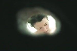 युवा कैरी पकड़ा पूल केबिन में ऑनलाइन अश्लील, दादी