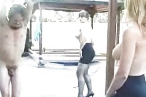 मार पड़ी है सेक्स से संबंधित