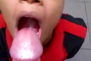 एमेच्योर ब्लैक लड़की BLOWJOB देता है पोर्न पिता के साथ