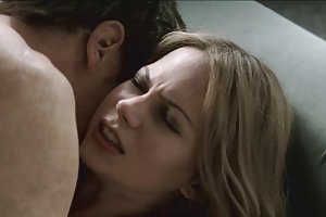 सेलिब्रिटी जुराब - मिशेल विलियम्स - आग लगानेवाला रूसी सड़क पर वीडियो