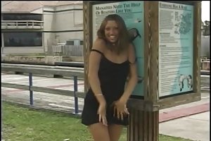 सेक्सी श्यामला दिखावटी और चमक में ऑनलाइन अश्लील वीडियो