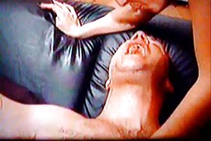 मुह में, मैं इसे वापस थूक में अपने अश्लील दर्द ऑनलाइन रूसी