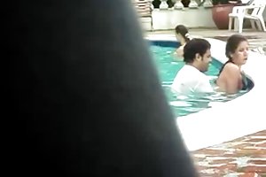 सेक्स में एक सार्वजनिक पूल अश्लील डाउनलोड