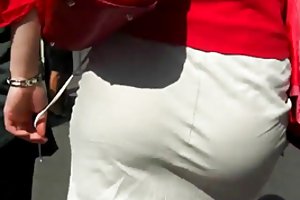 खरा सेक्सी, में स्कर्ट अश्लील घड़ी के साथ राक्षसों