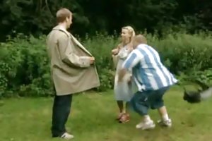 चमकती - der न्यडिस्ट im Wald - दिखावटी जंगल में सेक्स अश्लील लाल