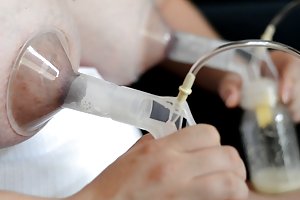 पम्पिंग स्तन स्तनपान कराने वाली स्तन डीवीडी अश्लील घड़ी ऑनलाइन